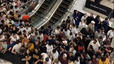 oameni inghesuiti la mall in dubai sa cumepre iphone 15