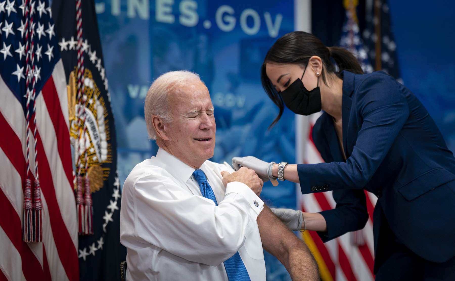 Joe Biden s-a vaccinat împotriva COVID-19 cu o variantă actualizată de vaccin