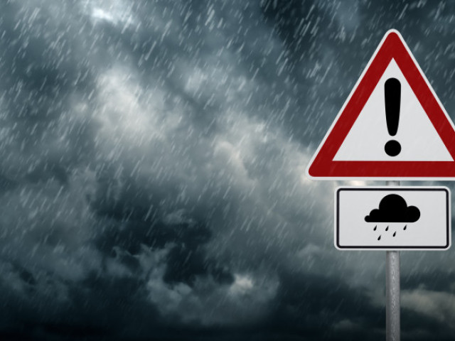 Κωδικός κόκκινος για καταιγίδες και καταρρακτώδεις βροχές σε 3 νομούς σε όλη τη χώρα