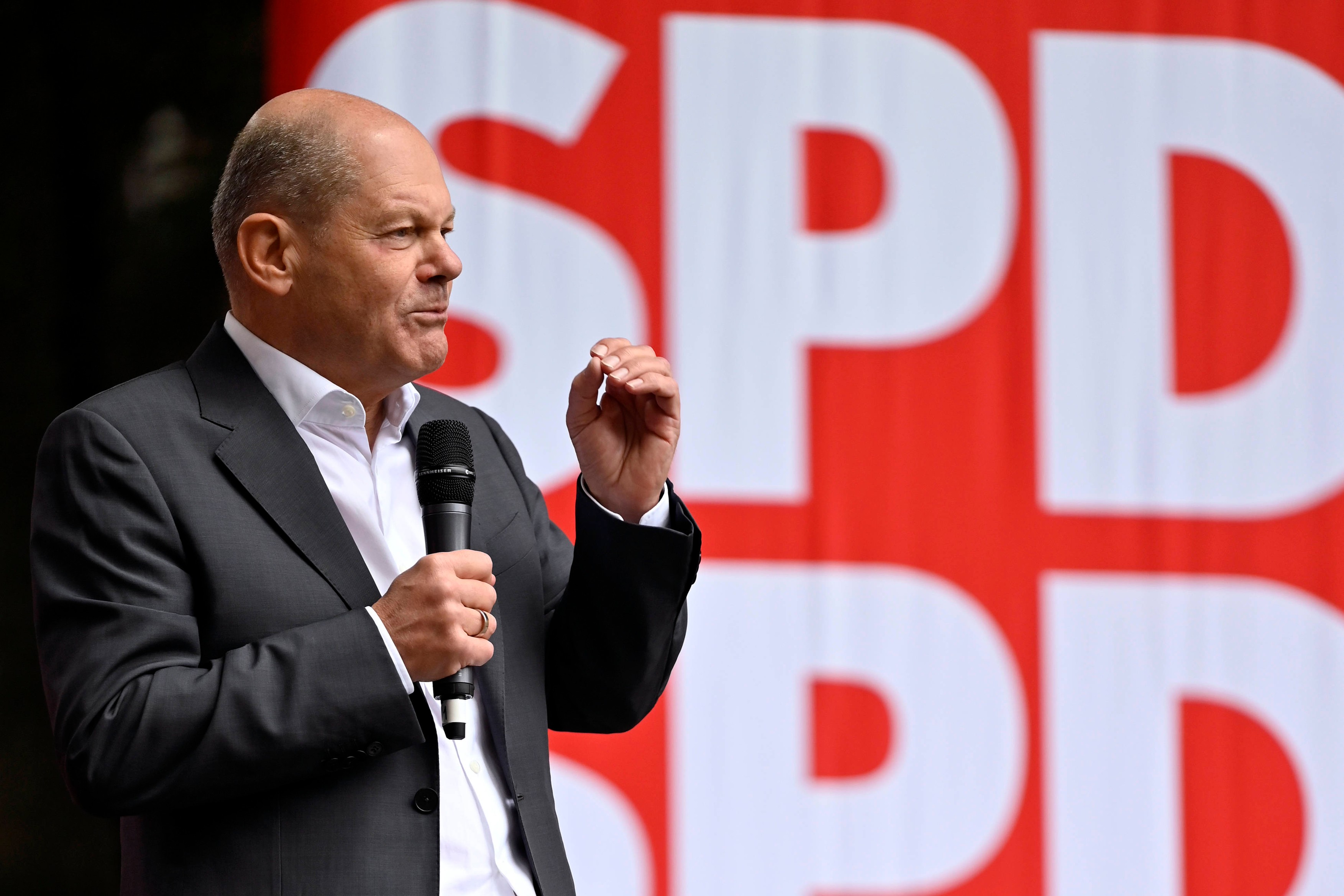 Scholz dă de înțeles că va începe verificări la granița Poloniei, după scandalul vizelor pe bani date de oficialii PiS
