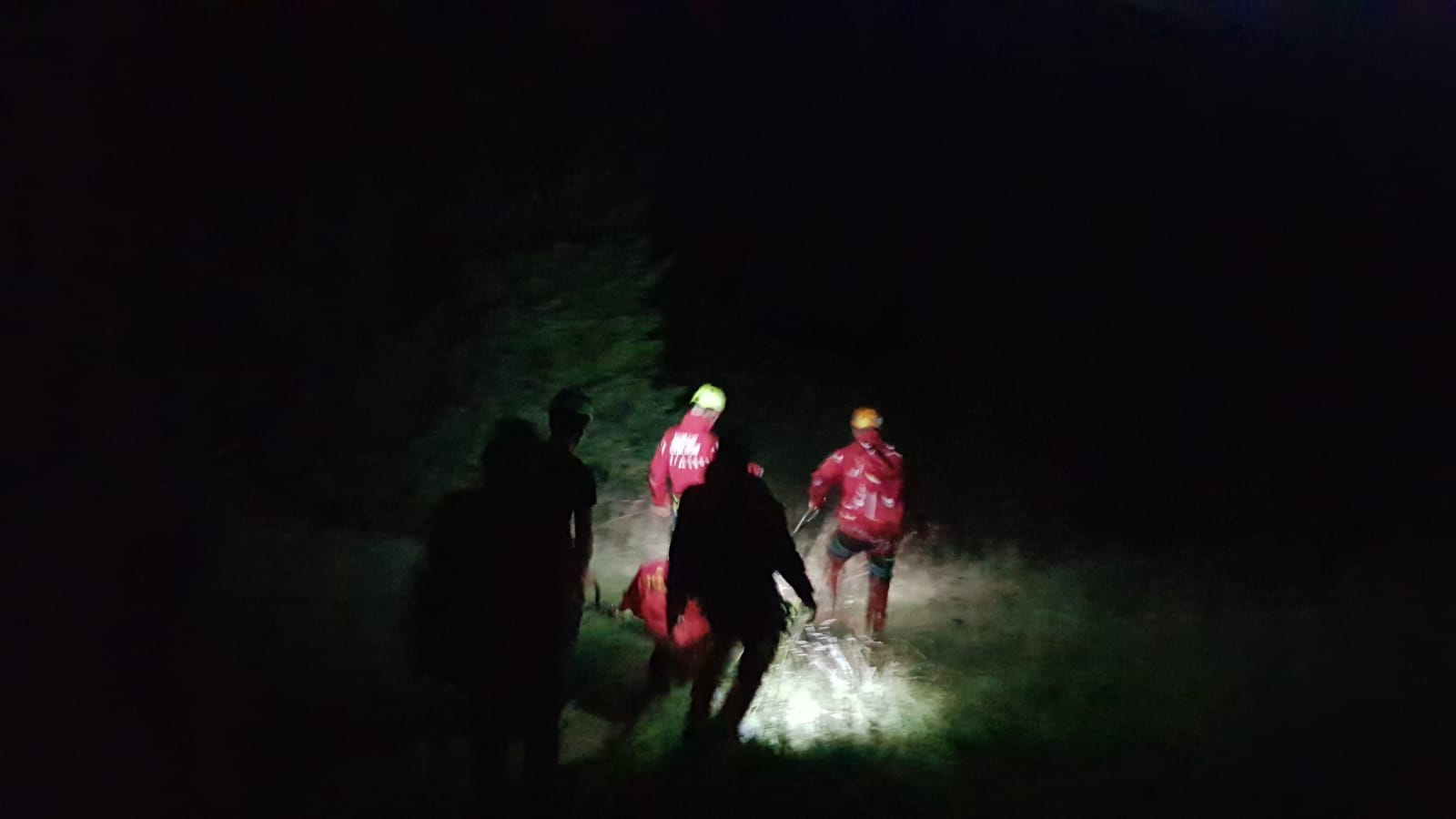 Mai multe persoane aflate la cules de ciuperci s-au rătăcit în masivul Parâng. Zona e sub cod roșu de ploi puternice