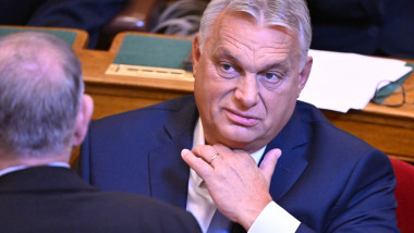 Viktor Orban cu mâna la gât
