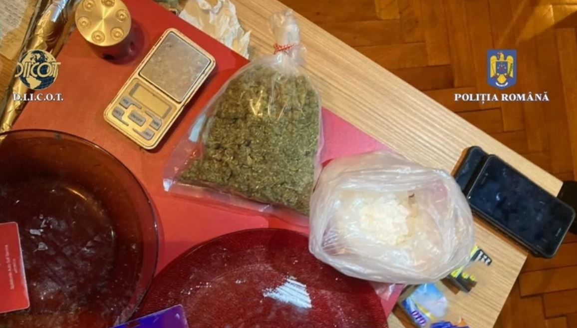 Percheziții de amploare la traficanți de droguri: 250 de persoane urmează să fie audiate. Printre suspecți se află și 3 profesori