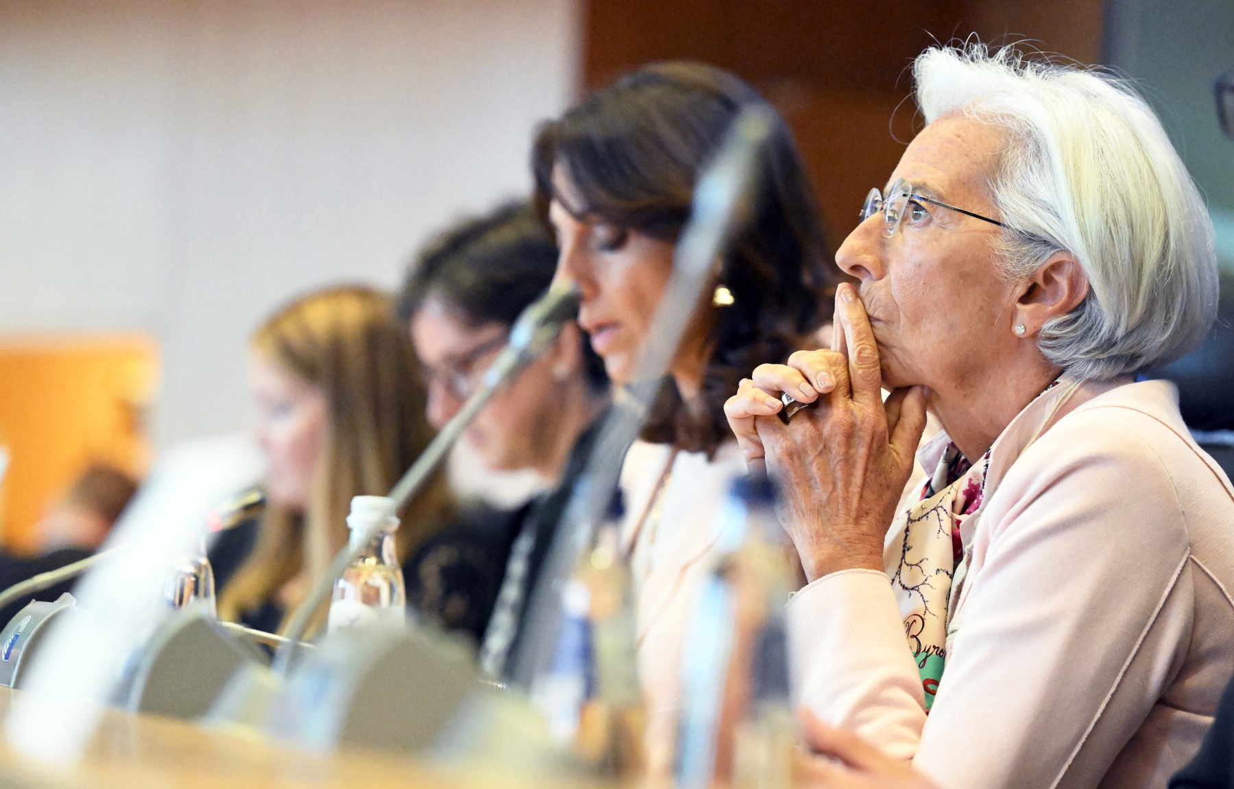 Christine Lagarde: Dobânzile BCE vor rămâne ridicate cât va fi nevoie, pentru ca inflaţia să revină la 2%