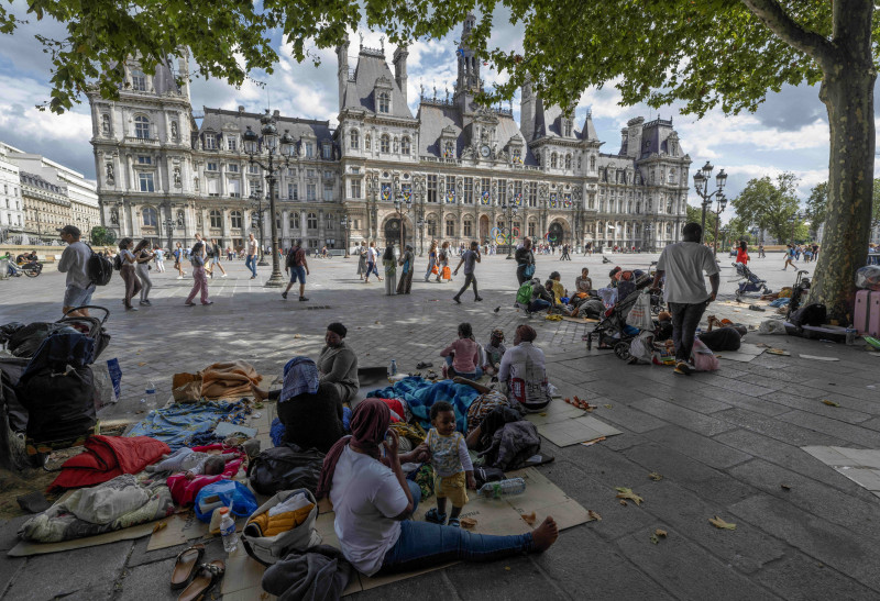 Migrants in front of the Paris City Hall