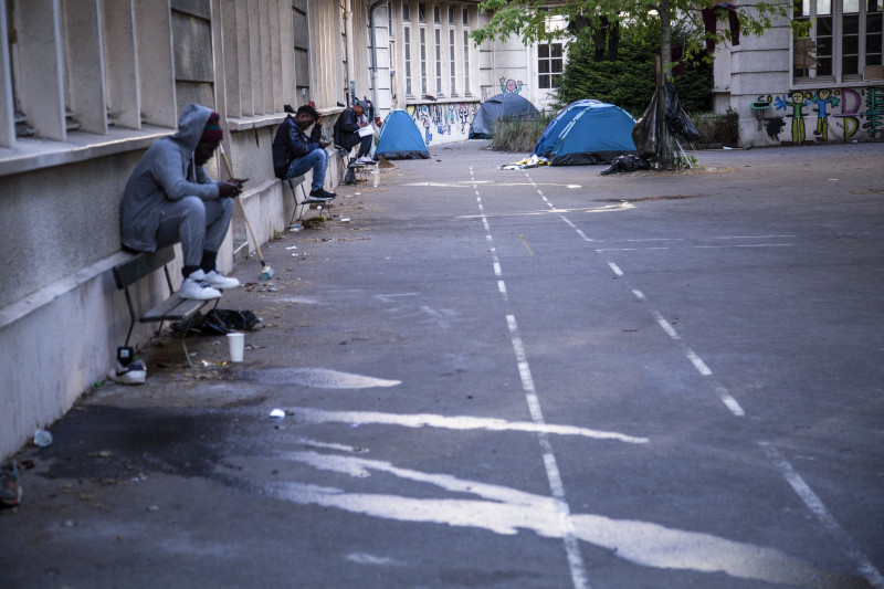 migranți Paris corturi