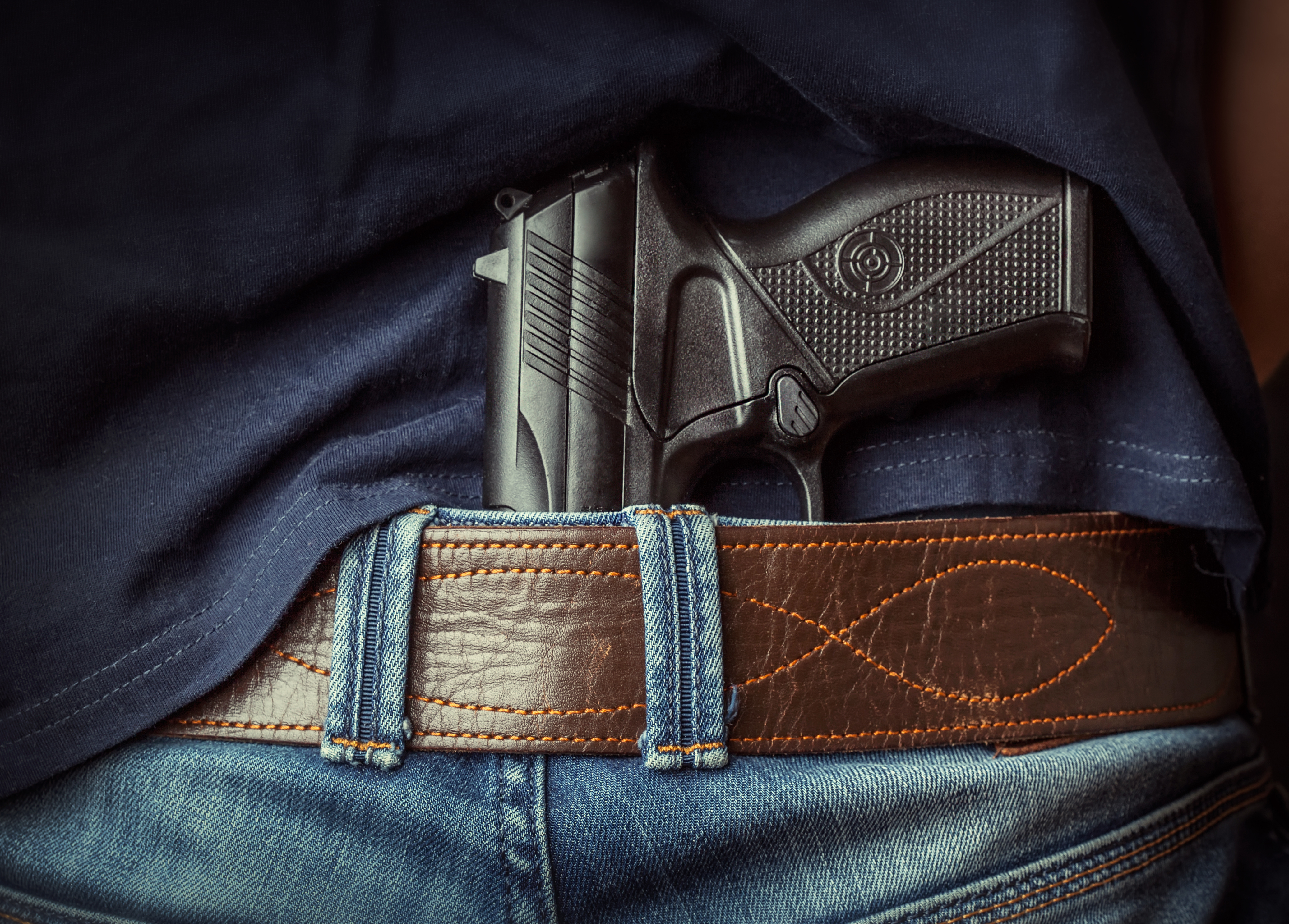 Un tânăr de 23 de ani din Timiș a fost internat la Psihiatrie, după ce a ieşit pe stradă cu un pistol de jucărie