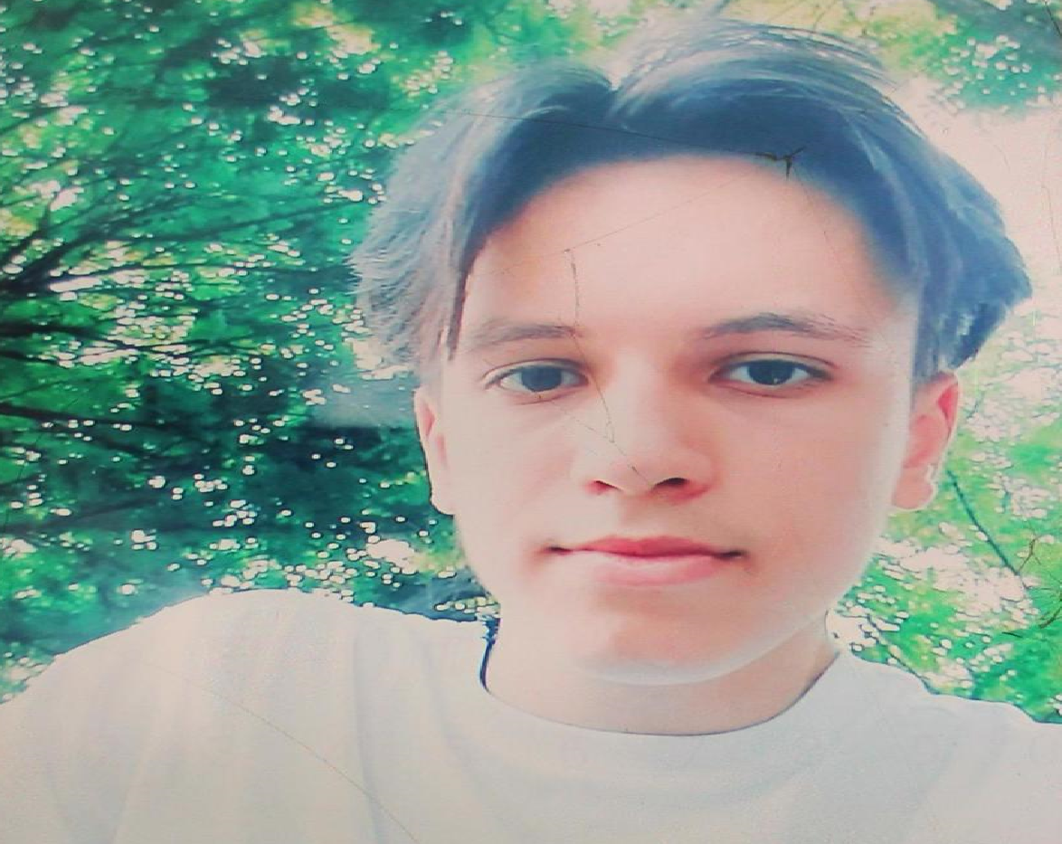 Poliţia Capitalei cere ajutor pentru găsirea unui băiat de 17 ani, care a plecat spre şcoală şi nu a revenit acasă