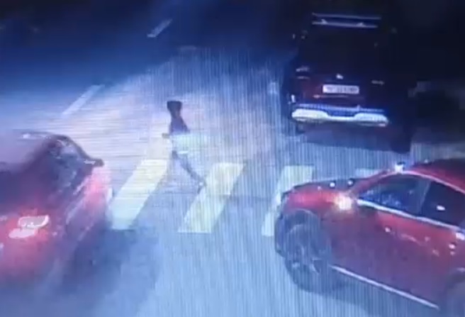 VIDEO Momentul în care o șoferiță din Iași lovește un copil pe trecerea de pietoni, apoi fuge. Femeia a fost prinsă de polițiști