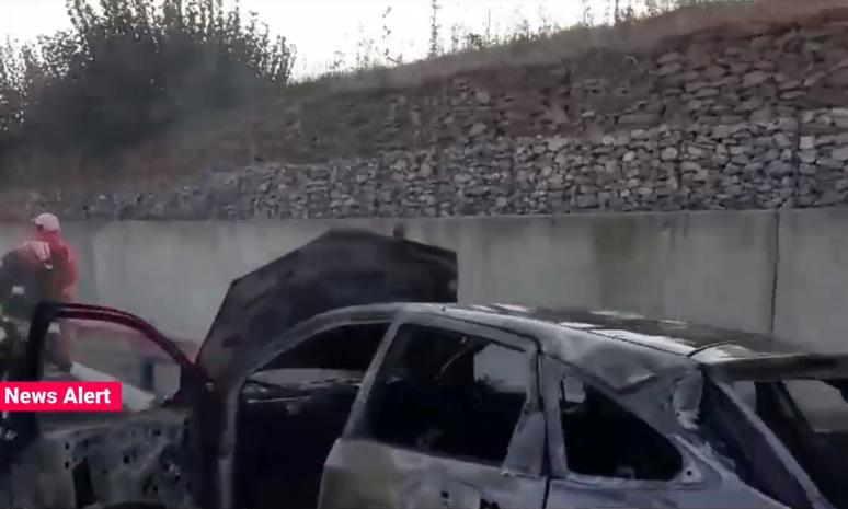 O mașină a ars complet pe A1, după un accident cu un TIR. În zonă se circulă pe o singură bandă