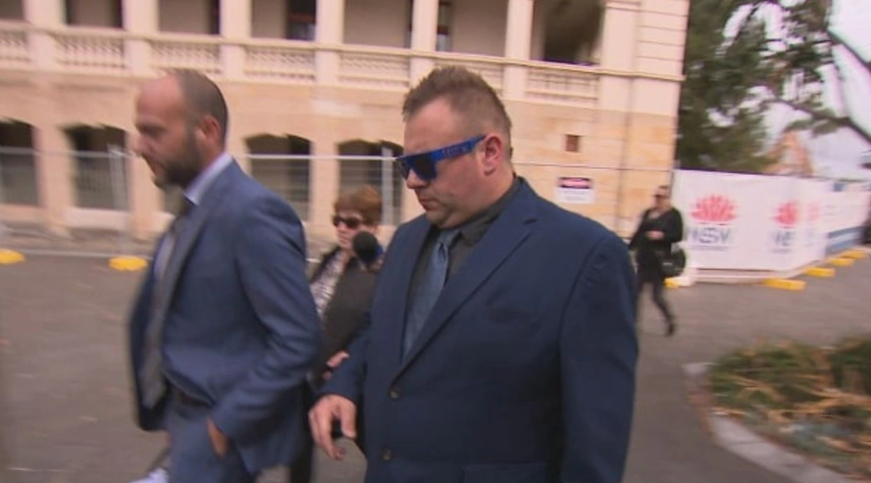 Un bărbat și-a înscenat răpirea pentru a putea petrece o noapte cu amanta, dar nu s-a gândit că soția va suna la poliție