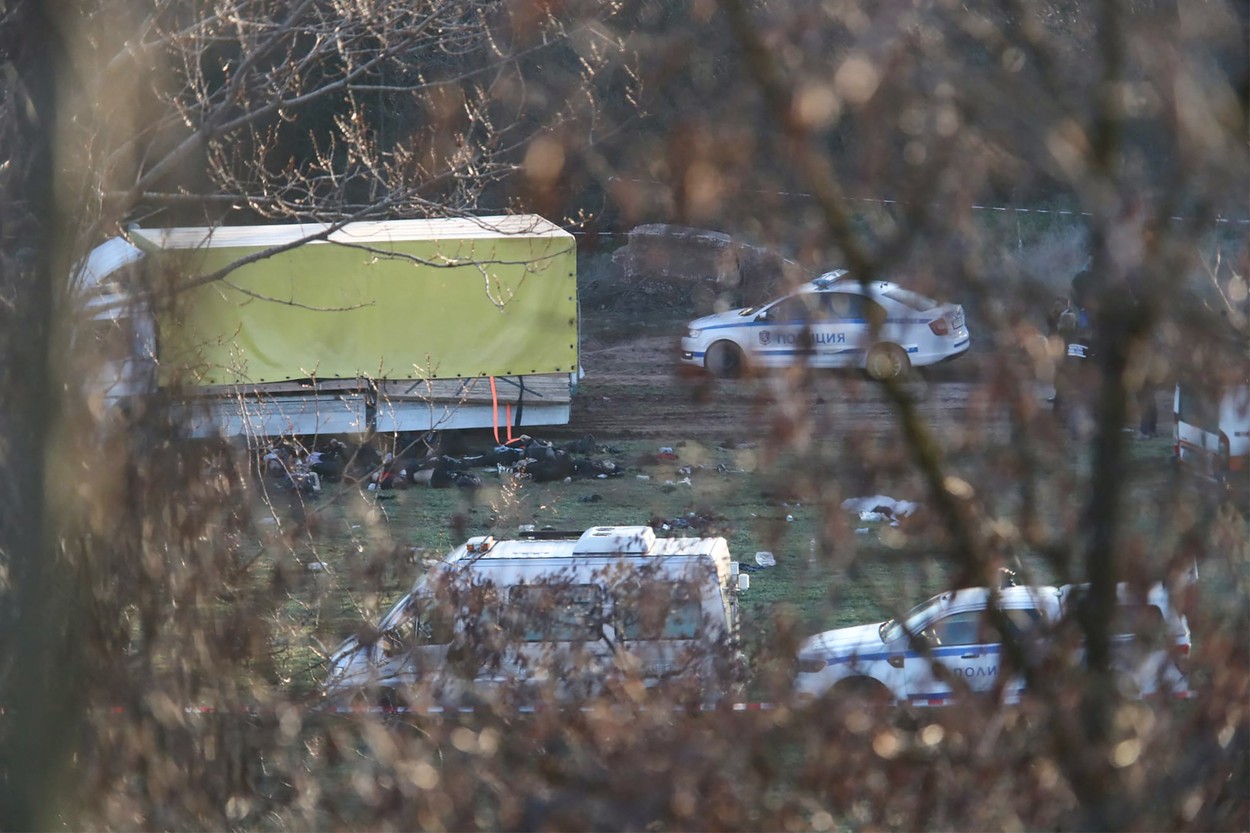 Un camion care transporta ilegal migranți a fost oprit după ce jurnaliștii BBC au alertat poliția