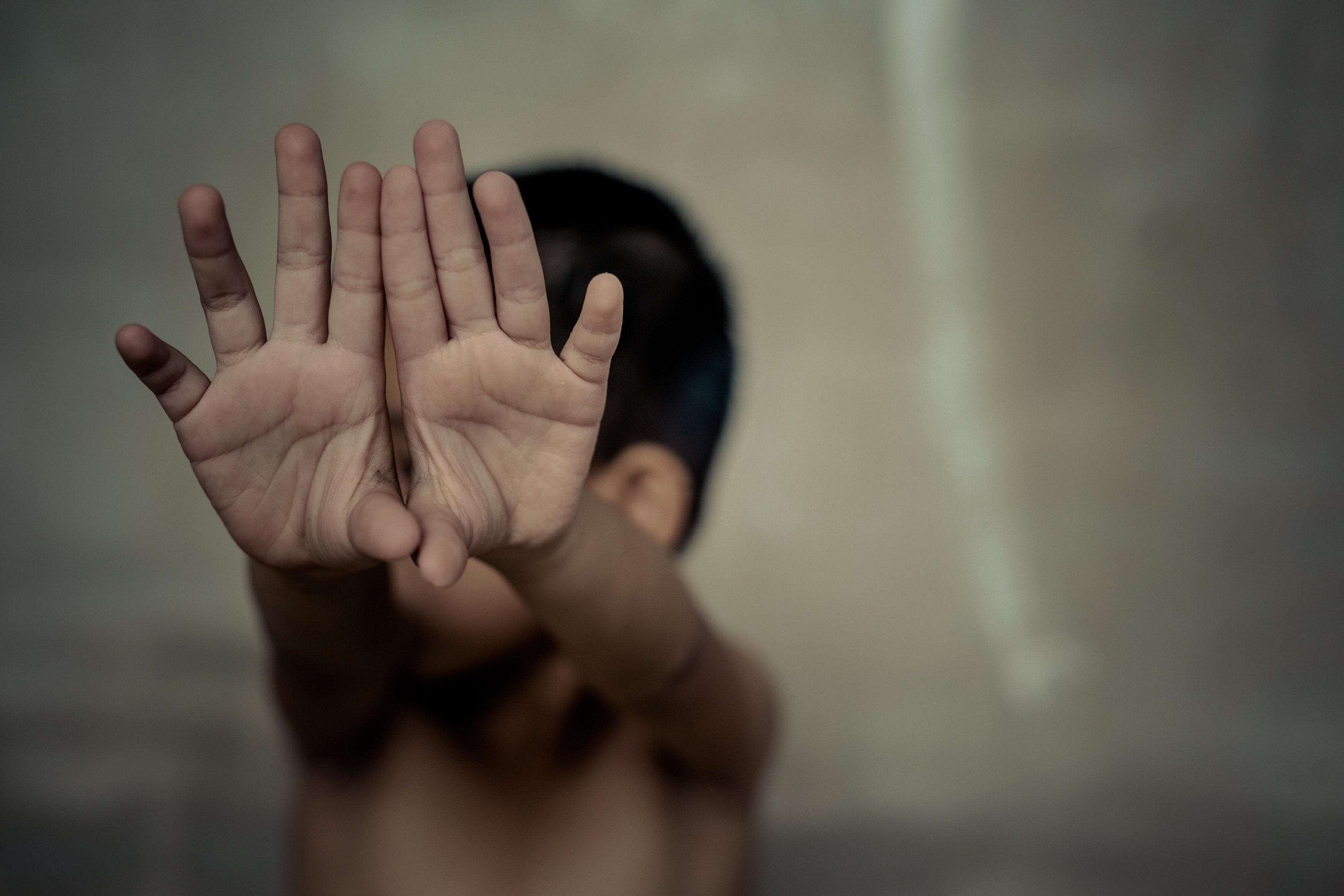 Un bărbat a fost condamnat la închisoare după ce a generat imagini sexuale cu minori cu ajutorul AI