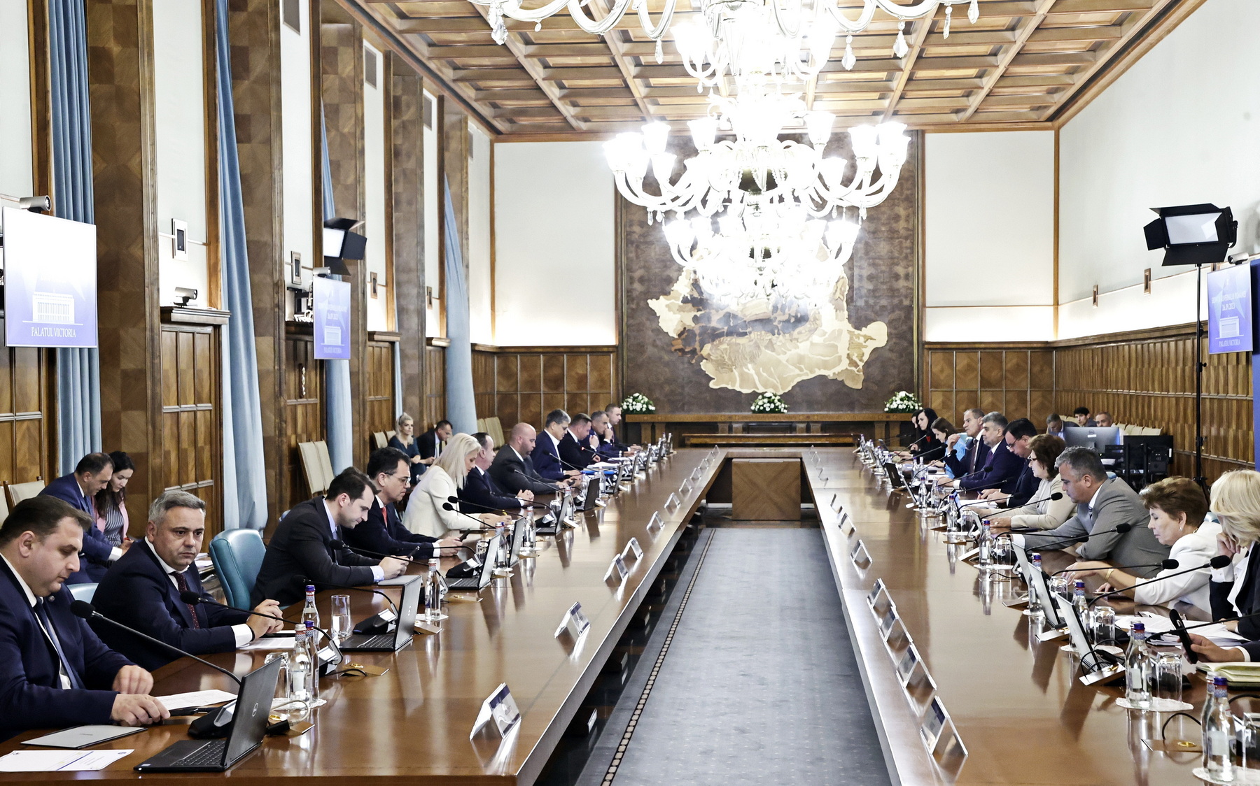 Barometrul vizibilităţii miniştrilor. Ciolacu şi Burduja sunt pe primele locuri. Boloş coboară de pe locul 2 pe locul 8