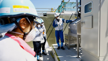 oameni la centrala nucleară Fukushima