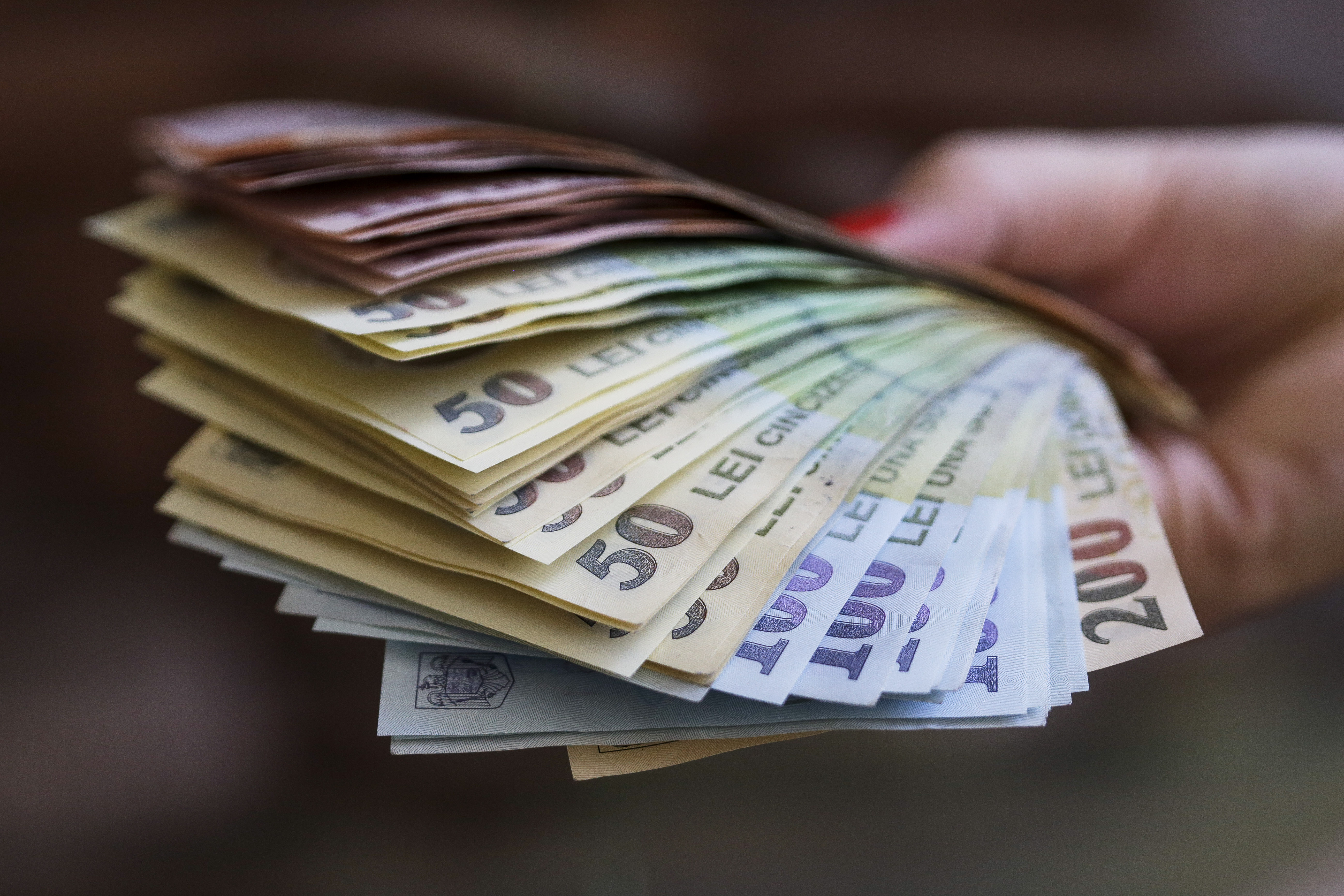 Guvernul vrea să dea ordonanță de urgență să poată crește taxele de mâine: „Având în vedere situația financiară dificilă a României”