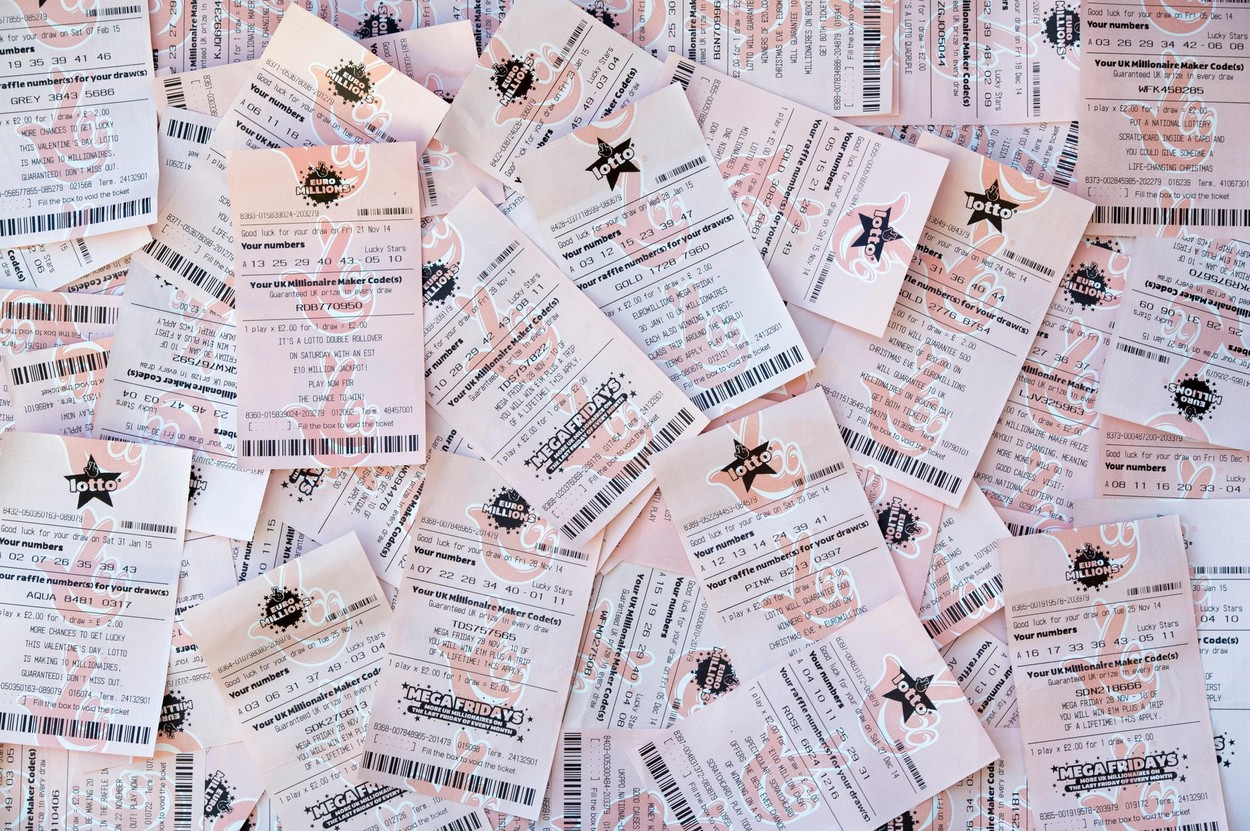 O femeie din Franța a jucat la Loto imediat după ce a fost concediată şi a câştigat 109 milioane de euro