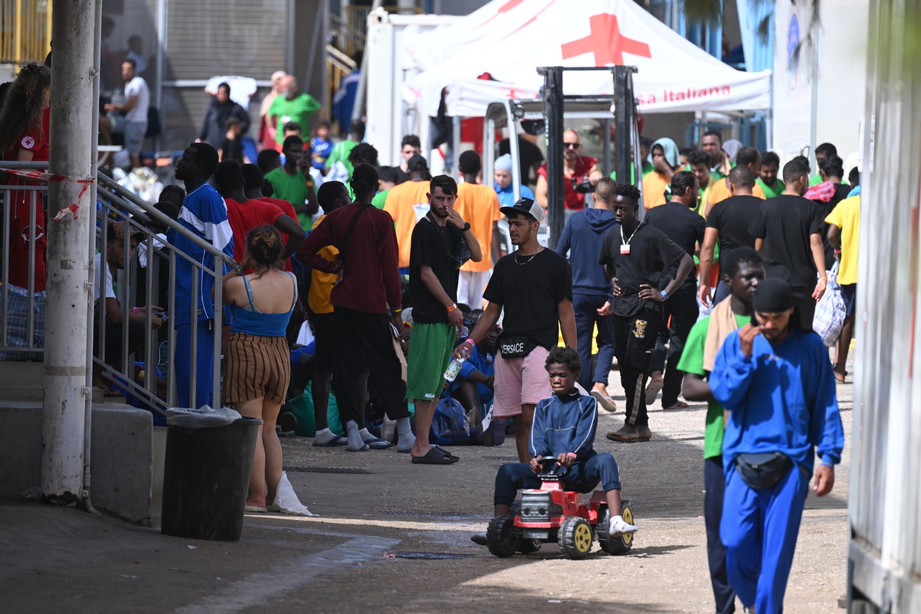 Franța nu va primi migranții de pe insula italiană Lampedusa