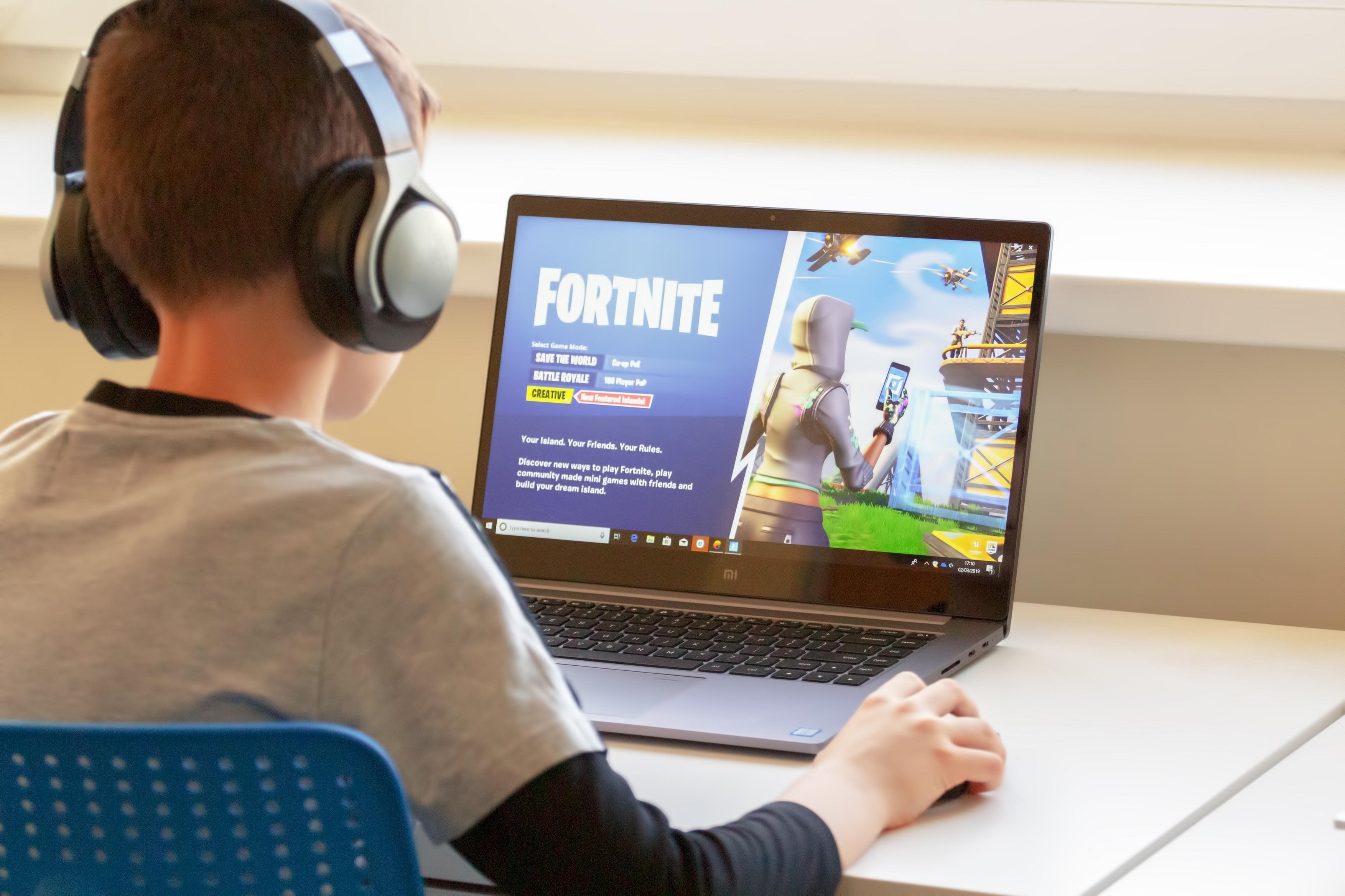 Epic Games dă banii înapoi părinților ai căror copii au făcut achiziții nesupravegheate în Fortnite. Măsura se aplică doar în SUA