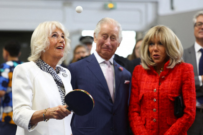 Regina Camilla și Brigitte Macron au jucat ping-pong