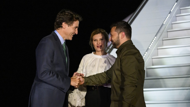 Canadian Prime Minister Justin Trudeau greets Ukrainian President Volodymyr Zelenskyy, as his wife Olena Zelenska looks on, as they arrive at the Ottawa airport