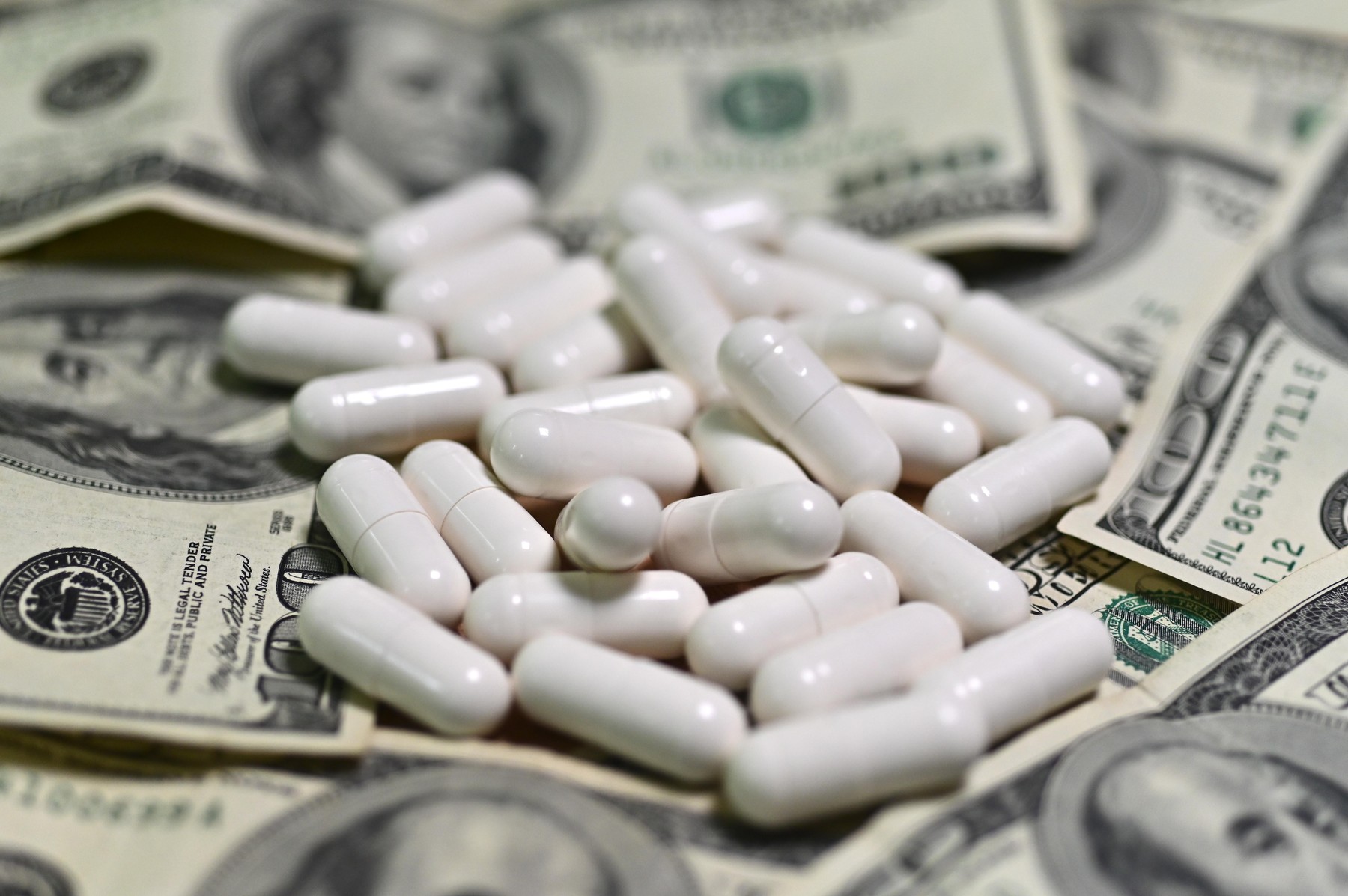 Inteligența artificială, rol major în industria farmaceutică. Cum speră companiile să economisească milioane de dolari