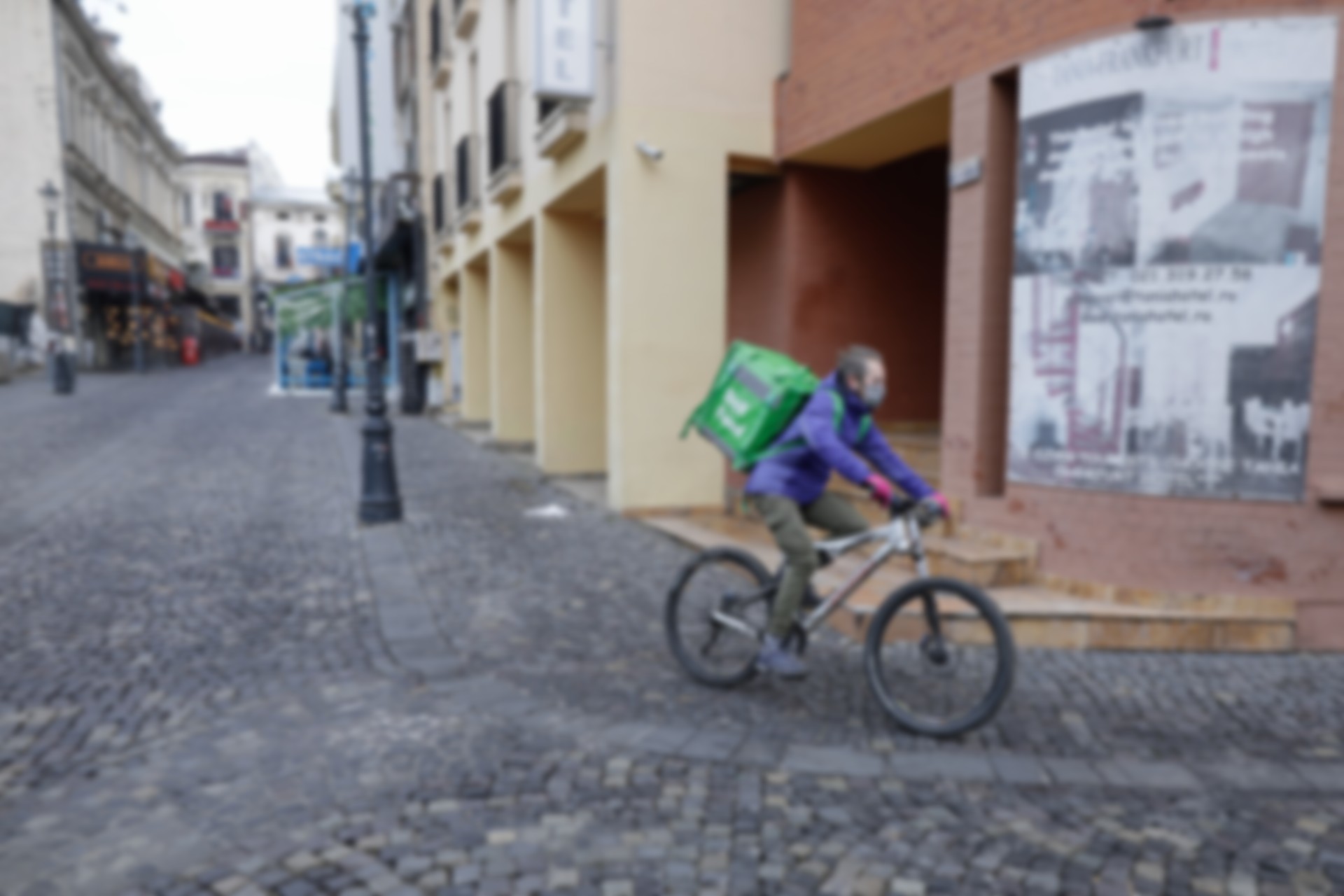 Antifrauda și Inspecţia Muncii fac controale la serviciile de curierat cu mâncare și transport de tip „ride-sharing”, la nivel național
