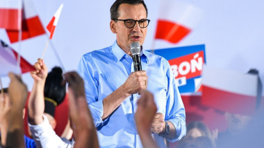 Premierul Mateusz Morawiecki la un miting electoral.