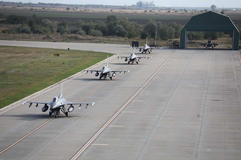 Avioane de luptă F-16 ale SUA au ajuns în România. Vor opera de la Baza 86 Aeriană de la Borcea