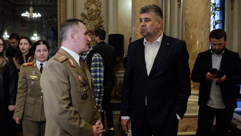Marcel Ciolacu vorbește cu șeful Statului Major al armatei române, generalul Daniel Petrescu