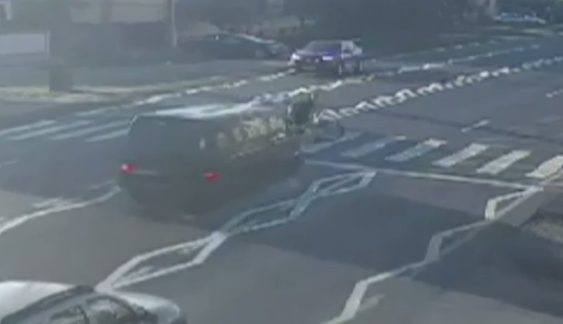 Un copil de 12 ani a fost spulberat pe trecerea de pietoni, în Timiș. Momentul impactului, surprins de camerele de supraveghere