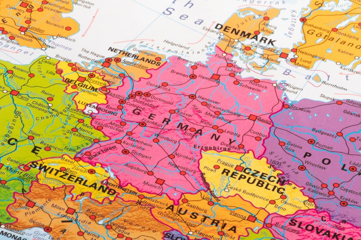 Rușii au introdus noi elemente de propagandă în manualele școlare - reunificarea Germaniei este denumită „anexarea RDG”