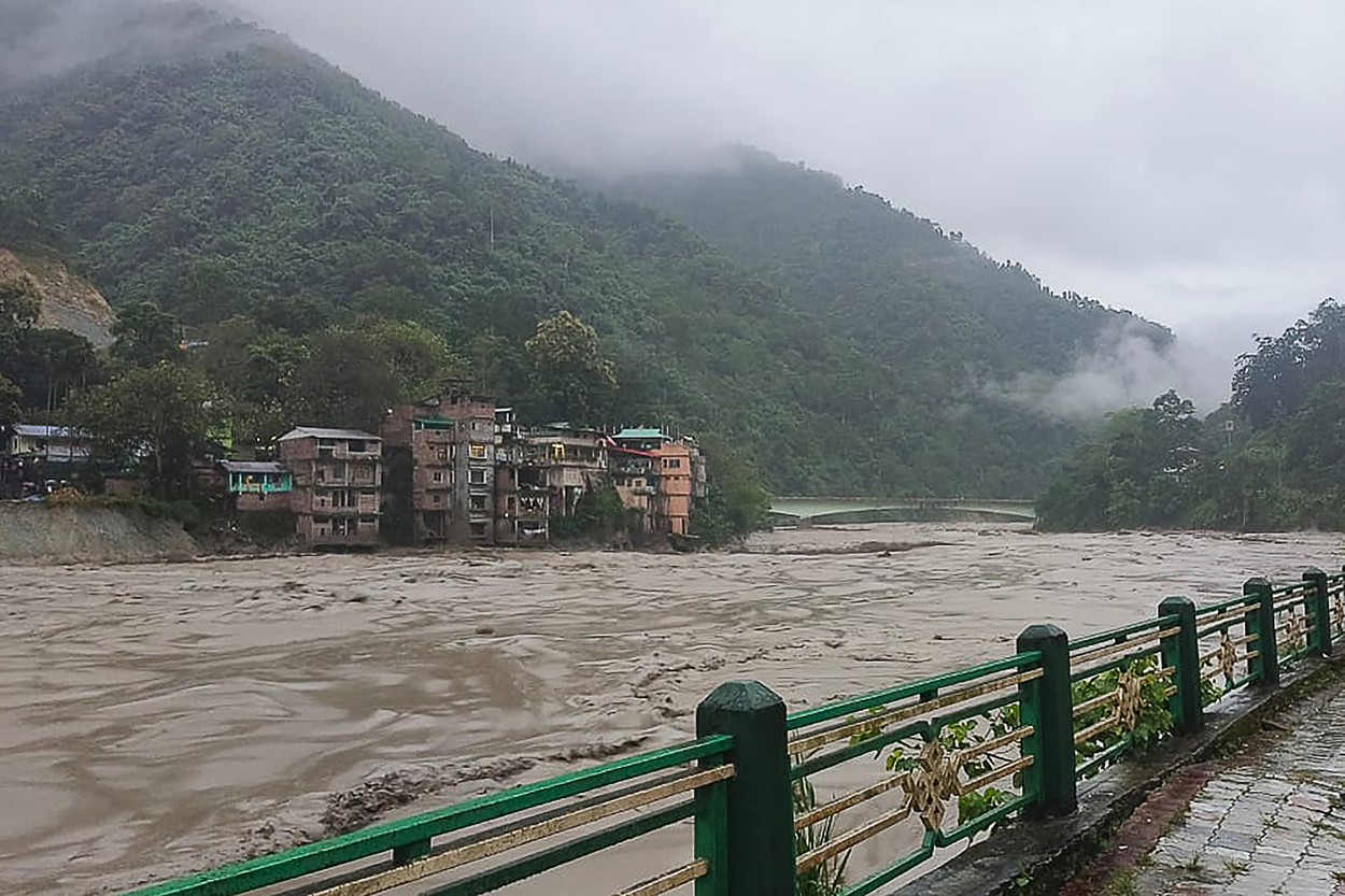 Inundații devastatoare în India. Cel puțin 23 de soldați sunt dați dispăruți