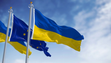 steagul ucrainei si steagul uniunii europene