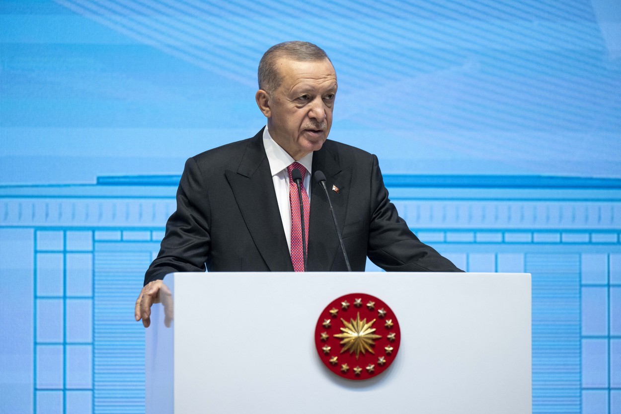 Erdogan anunță că nu mai merge la summit-ul Comunității Politice Europene pentru că „a răcit”