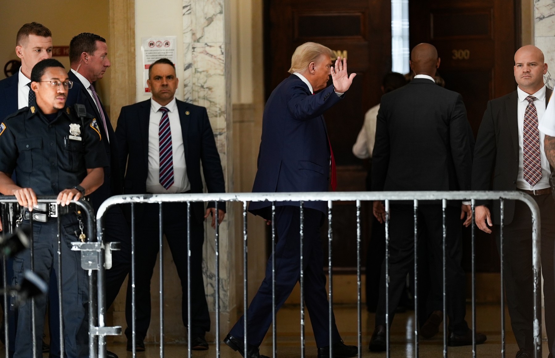 Trump a plecat de la procesul în care este judecat pentru fraude financiare. „Spectacolul s-a încheiat”