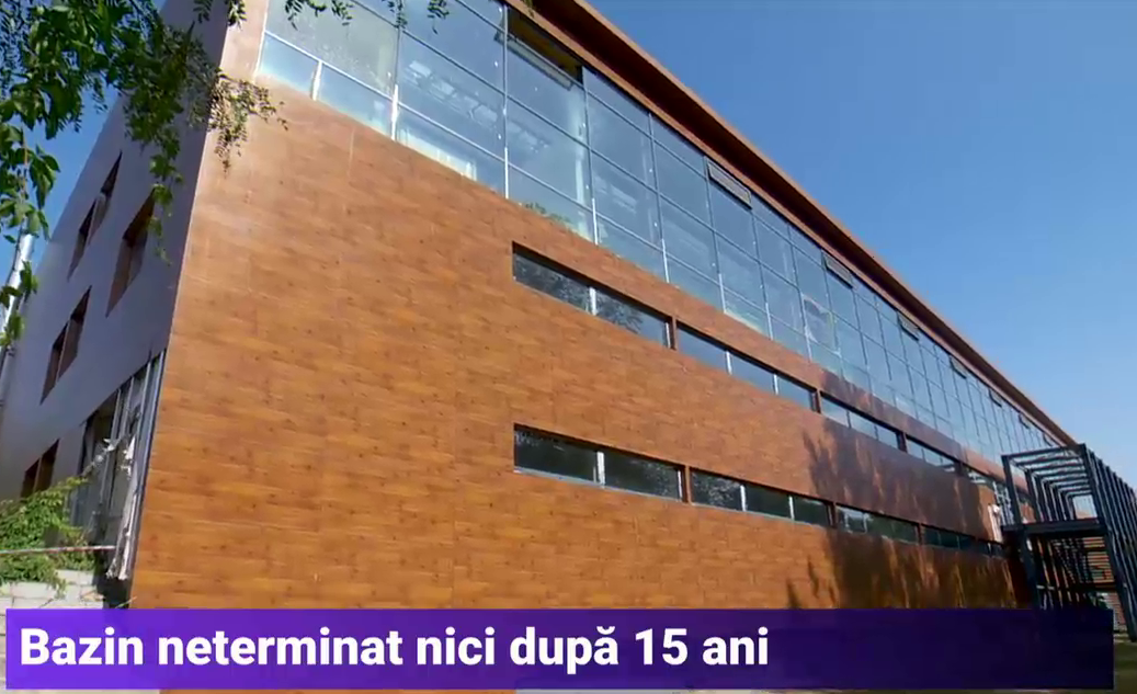 Statul la stat. Brăila își așteaptă bazinul olimpic. Începute în 2015, lucrările au fost abandonate, deși construcția este aproape gata