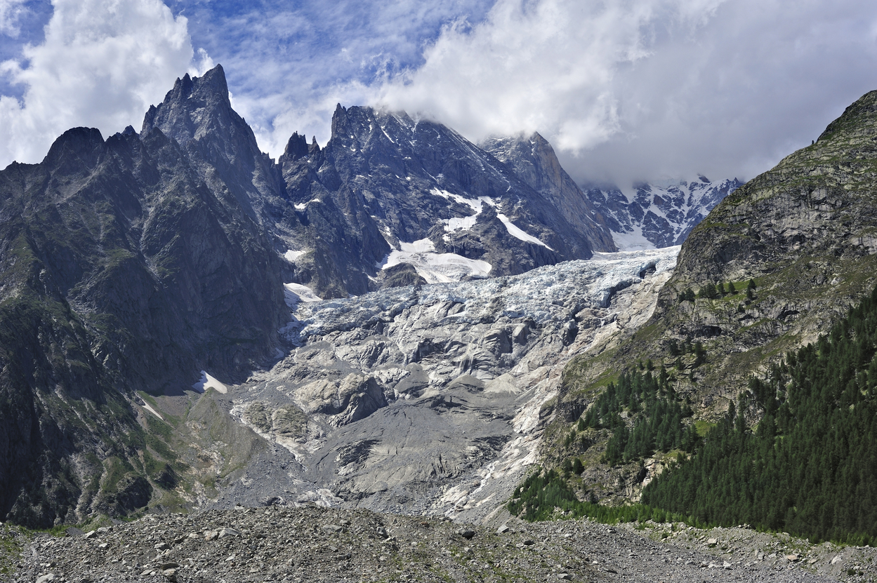 Vârful Mont Blanc se „mișcă” și este mai mic cu doi metri decât era în 2021