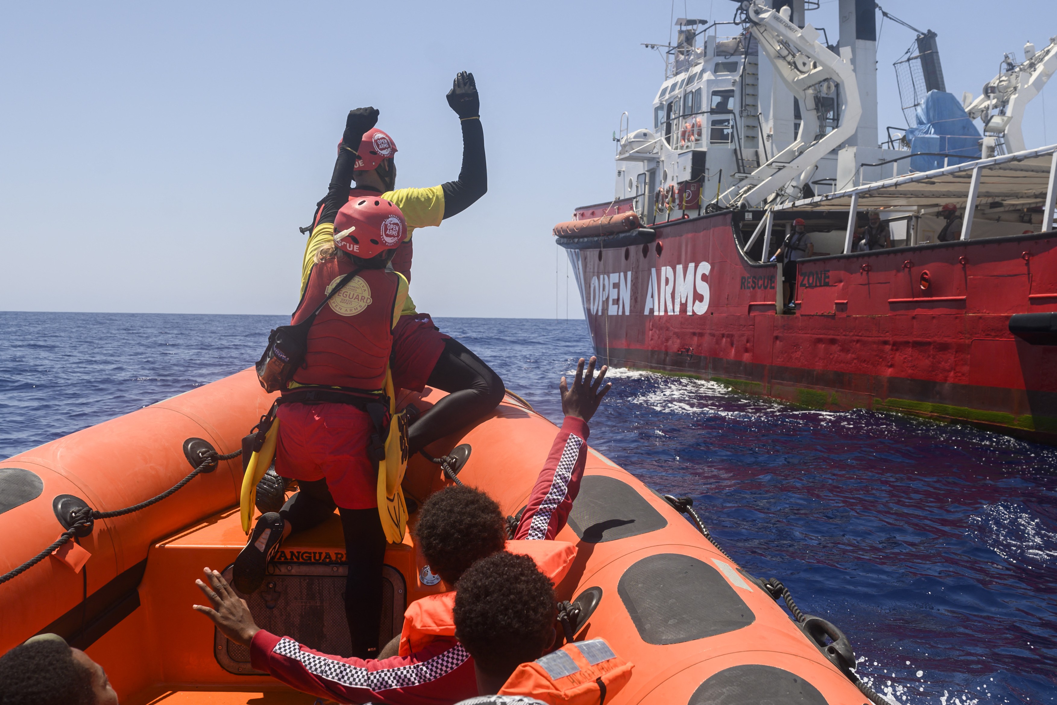 Italia a sechestrat o navă spaniolă care salva migranți în Marea Mediterană