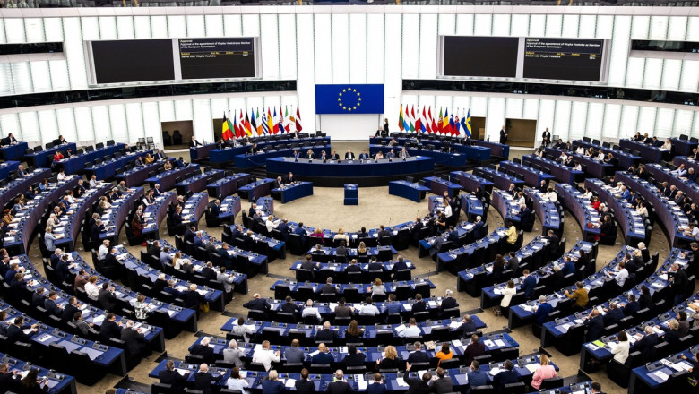 Parlamentarii europeni în sesiune la Strasbourg, vedere generala