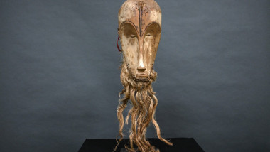 mască Ngil din secolul al XIX-lea, folosită în ritualuri de poporul Fang din Gabon.