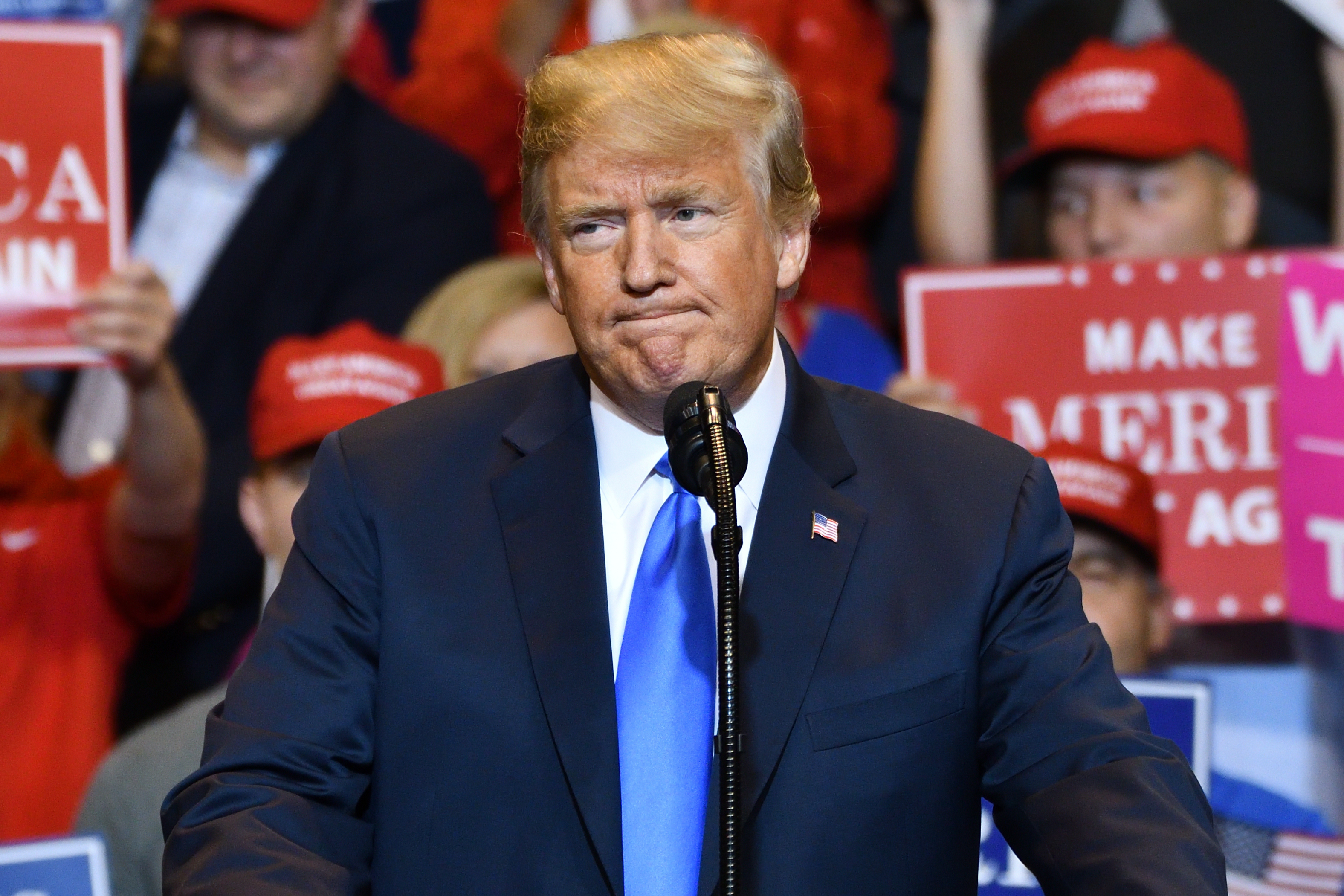 Trump a dezvăluit secrete de stat despre submarinele nucleare unui om de afaceri. Miliardarul le-a împărtășit cu alte zeci de persoane