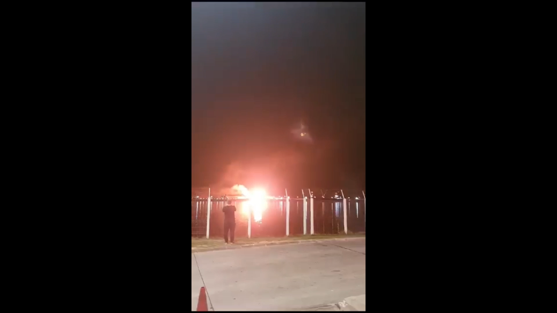 Atac cu drone la granița României. Rușii au bombardat vama Orlivka, peste Dunăre de Isaccea. 9 camioane au luat foc