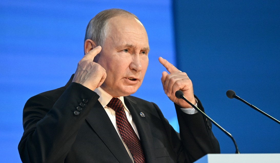 „Cum să lucrezi în astfel de condiţii? Pur şi simplu, o absurditate!”. Putin se plânge că Occidentul schimbă președinții prea des
