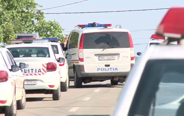 Un polițist din Mehedinți este acuzat de furt. A plecat cu borseta plină cu bani a unui șofer implicat într-un accident