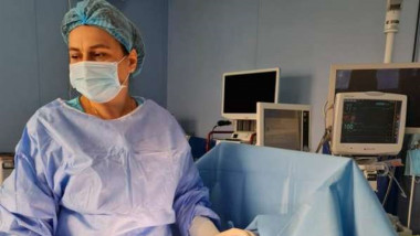 medic in sala de operatii