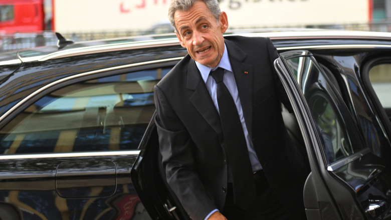 Nicolas Sarkozy Signing Books at Filigranes BRUSSELS, BELGIUM - SEPTEMBER 28 : Nicolas Sarkozy signing his latest book,