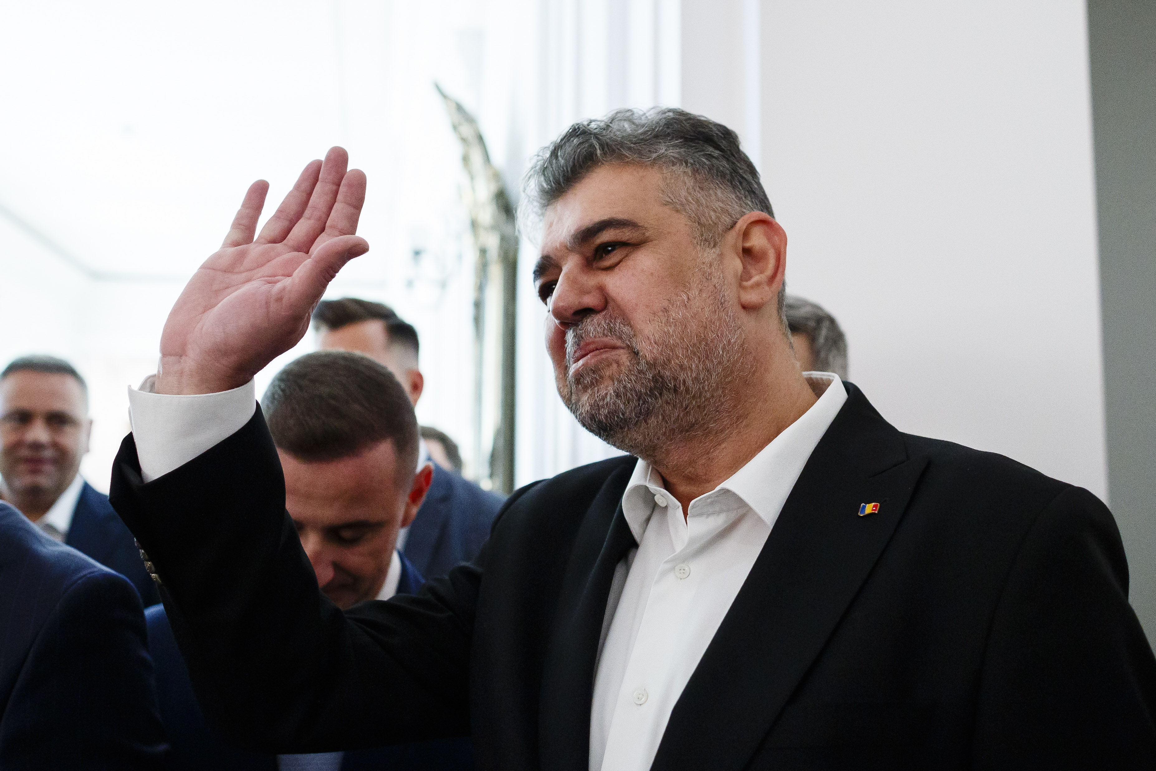 Ciolacu îi avertizează pe membrii PSD că există toleranță zero la corupție: Puneţi poza familiei pe birou, înainte să semnați
