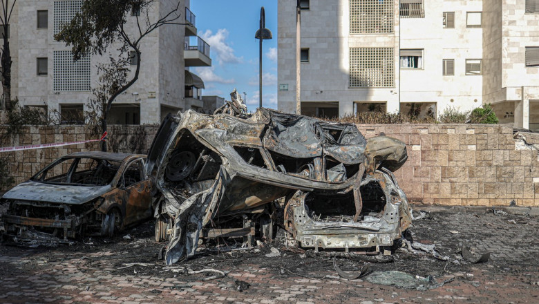 mașini distruse în atacurile hamas din israel