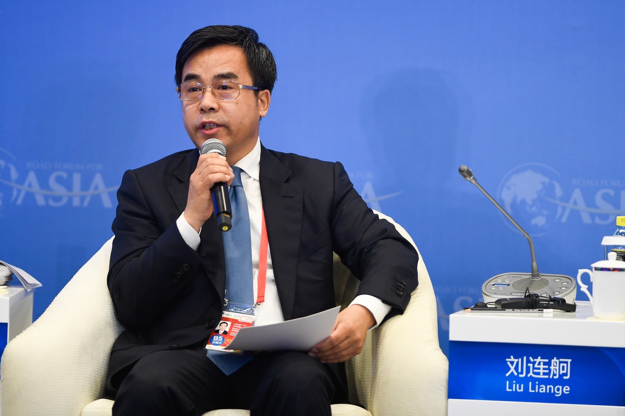 Partidul Comunist Chinez i-a retras carnetul de membru președintelui Băncii Chinei. „A dat împrumuturi ilegal și a luat mită”